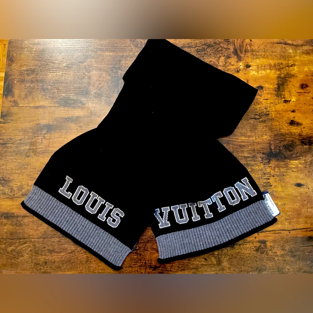 Black Louis Vuitton Men’s Wool Scarf